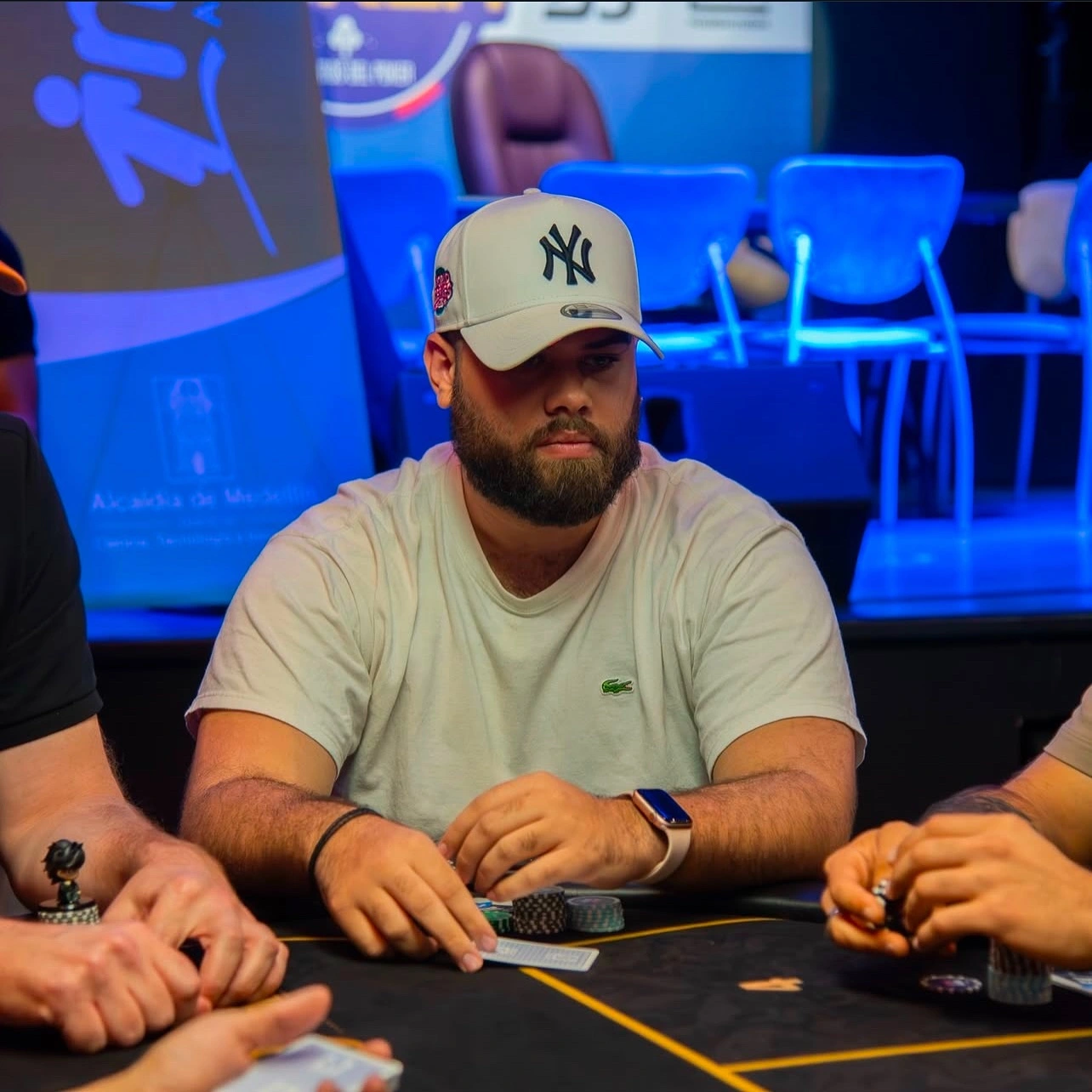Como jugador de póker profesional me ha dado una ventaja en el mundo de los negocios